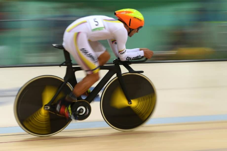 Fernando Gaviria durante la prueba del ómnium de este domingo. / AFP