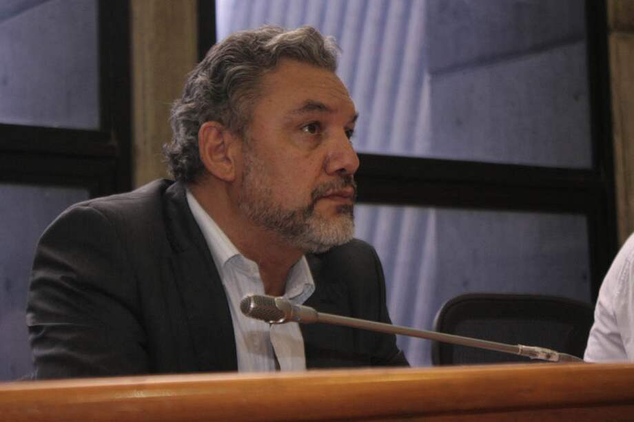 'El tema ya no es la tierra, es la educación'