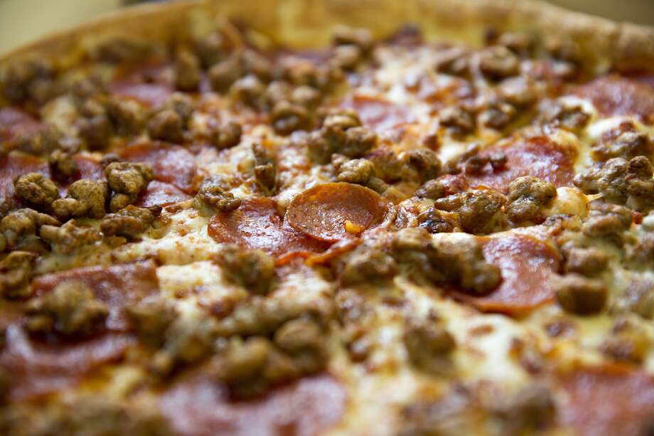 En 2007, Yum Brands, dueña de marcas como Pizza Hut, Taco Bell y KFC, ordenó el cierre de un restaurante que tenía la franquicia por pruebas de que había ratas en el local. / Bloomberg