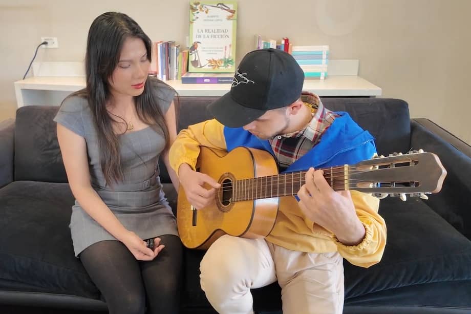 La venezolana Ariadny González y el ucraniano Yevhenii Petrovich Trush se conocieron en una aplicación de aprendizaje de idiomas. Ambos comparten el gusto por la música.