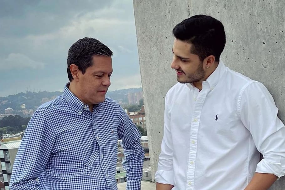 Juan Roberto Vargas, director de ‘Noticias Caracol’, juanto a su hijo Juan Camilo, quien es periodista del Gol Caracol y Blu Radio.