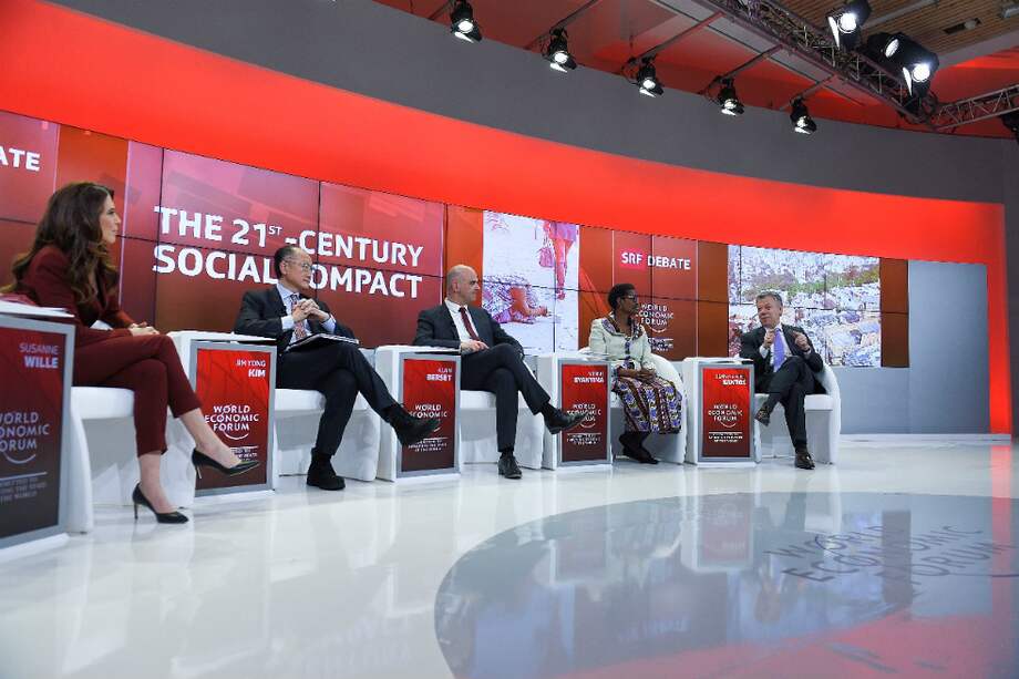 Santos compartió la sesión con el presidente del Banco Mundial (BM), Jim Yong Kim, y la directora ejecutiva de Oxfam Internacional, Winnie Byanyima. / SIG- Presidencia