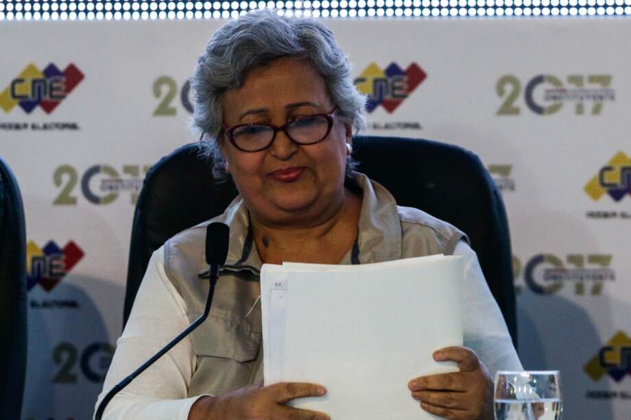 Para la autoridad electoral, el balance de la votación es "extremadamente positivo". Aseguró que hubo votantes hasta las 10.30 p.m., en estados como Mérida donde se registraron acciones que truncaron la asistencia a las urnas. / EFE.