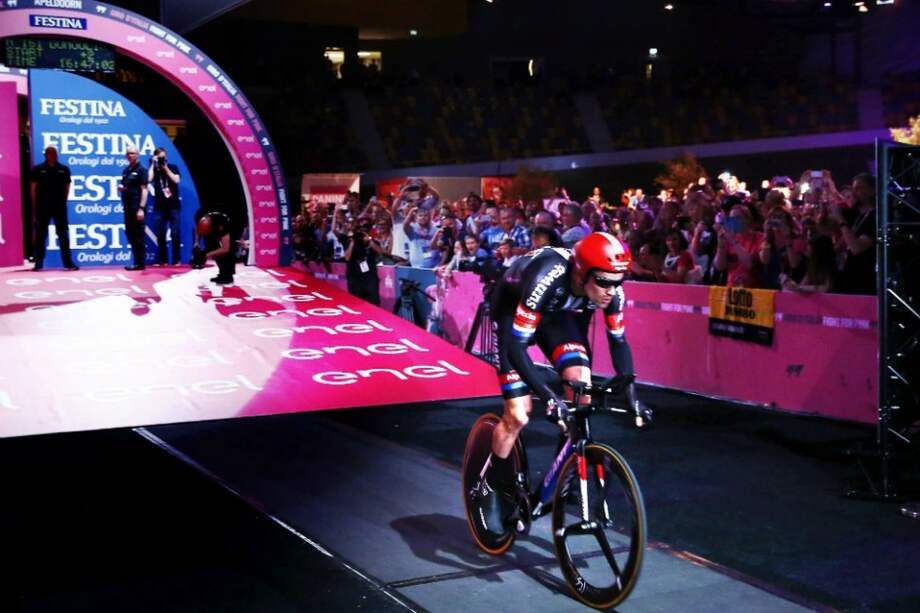 El holandés Tom Dumoulin en la partida de la primera fracción del Giro de Italia 2016. / EFE