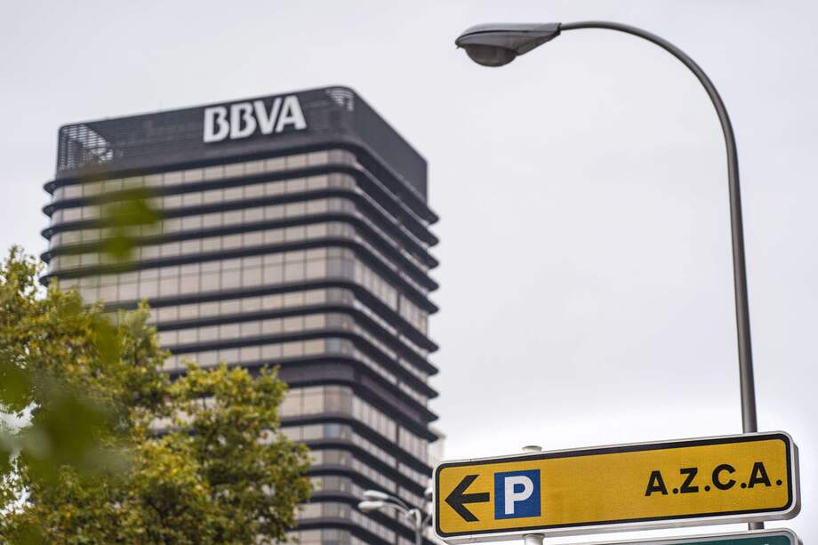 El banco ya reconoció que en junio de 2018 inició una investigación sobre la contratación y los servicios prestados por el Grupo Cenyt. / Bloomberg News.