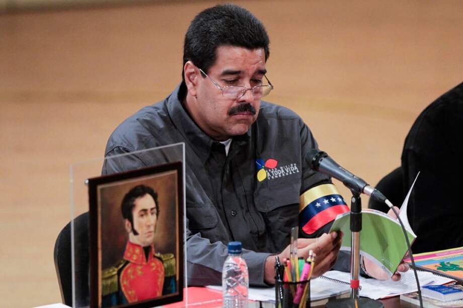 Maduro acusa a exembajador de EE.UU. de querer atentar contra Capriles