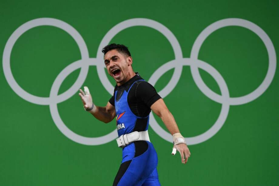 Habib de las Salas tras levantar los 147 kg en envión en la prueba de 56 kg de levantamiento de pesas. Foto: AFP