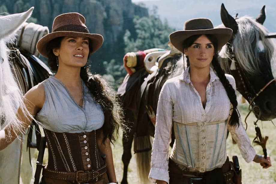 Salma Hayek y Penélope Cruz en 'Bandidas'.