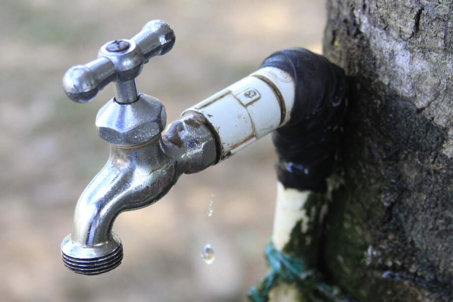 Según el congresista, la Ley de Servicio Públicos ya habilita a las empresas para un cobro por un concepto similar. / Germán Gómez Polo - El Espectador