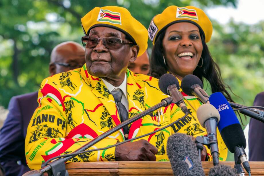 Grace Mugabe es 40 años menor que su esposo. / AFP