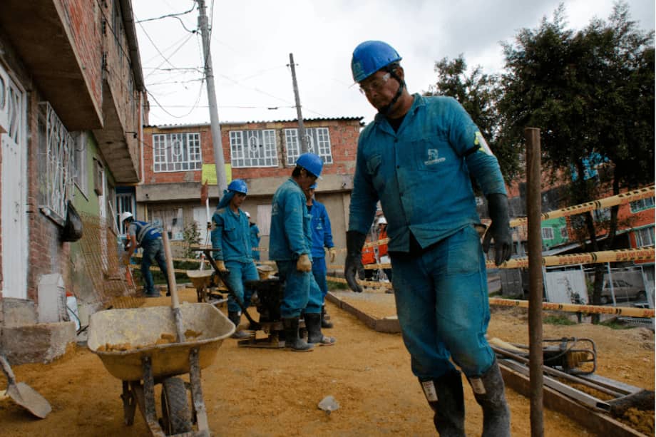 La Empresa de Acueducto y Alcantarillado de Bogotá EAAB - ESP realizará desde el 17 al 24 de abril de 2025, obras de reparación y mantenimiento en las redes de distribución de algunos sectores de la ciudad.