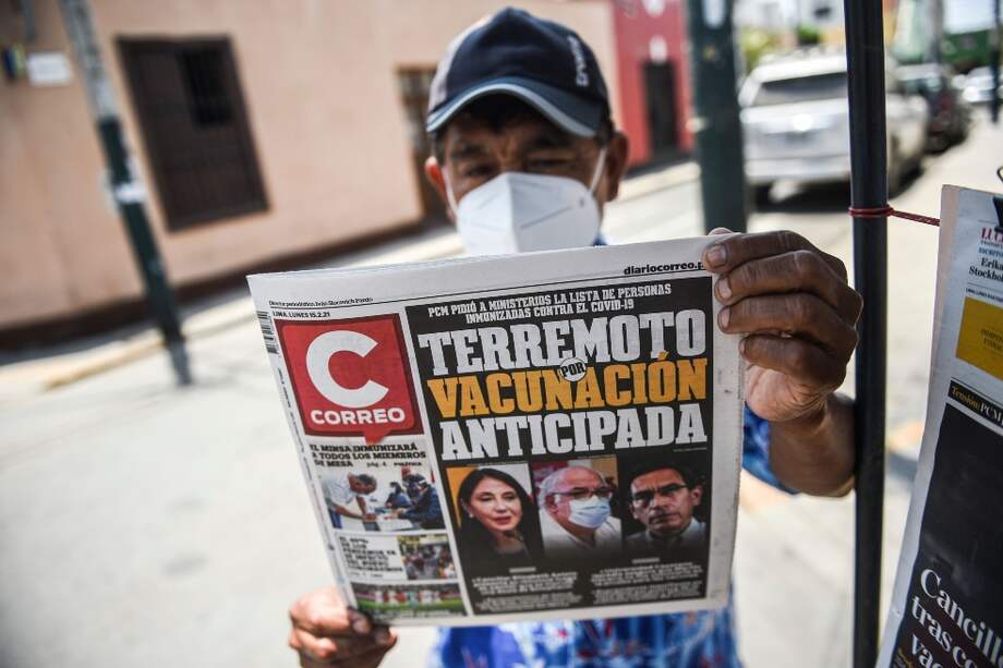 El escándalo de vacunación en Perú sigue creciendo, mientras avanza a paso lento la inmunización de los que están en primera línea luchando contra el COVID-19.