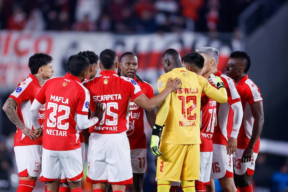 Jugadores de Santa Fe en el estadio Monumental de Buenos Aires.