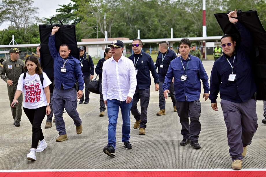 Gustavo Petro, a su llegada a Caucasia (Colombia), para realizar un consejo de seguridad, luego de que suspendiera el cese al fuego con el Clan del Golfo.