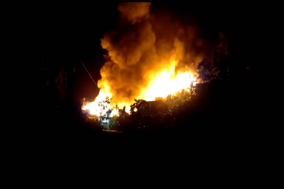 El incendio fue atendido por bomberos de Santa Rosa de Cabal, Dosquebradas y Pereira