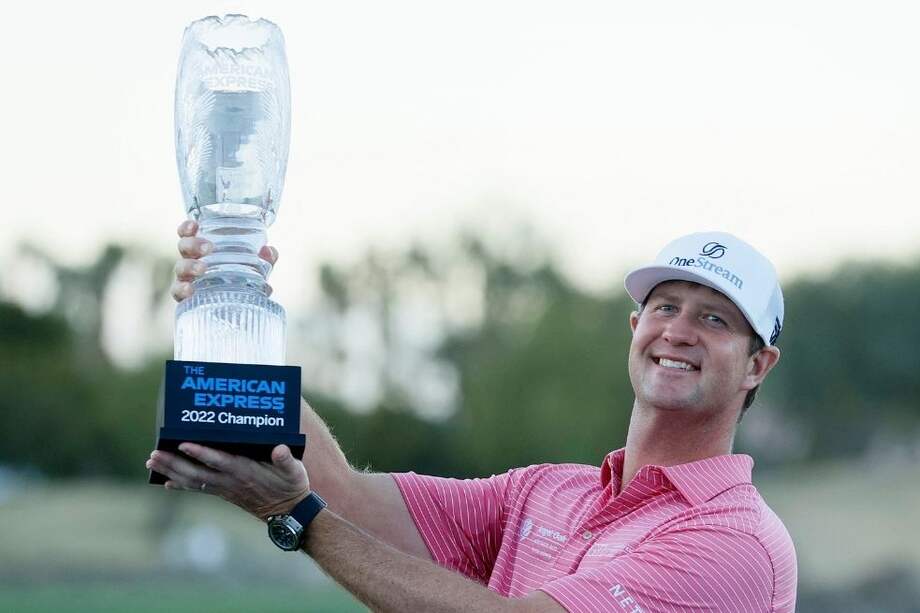 Hudson Swafford con el título.