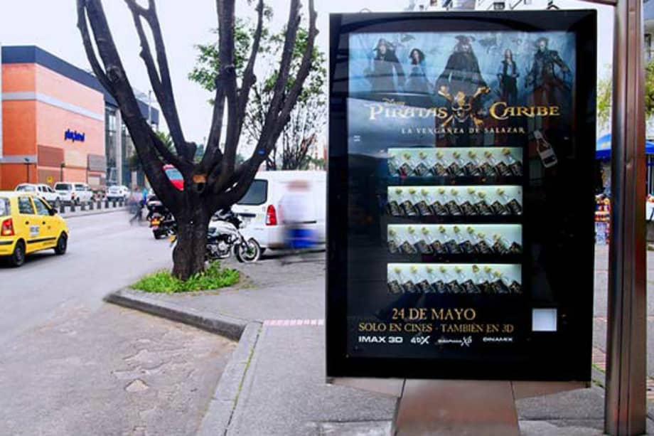 Circuito Dorado es uno de los proyectos liderados por JCDecaux. En él, se observan mupis que apoyan las campañas publicitarias en los exteriores del Aeropuerto El Dorado de Bogotá. / Cortesía