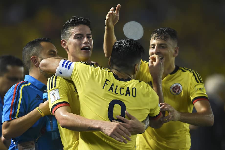 Los jugadores de la selección de Colombia celebran uno de los goles en el Metropolitano. / AFP