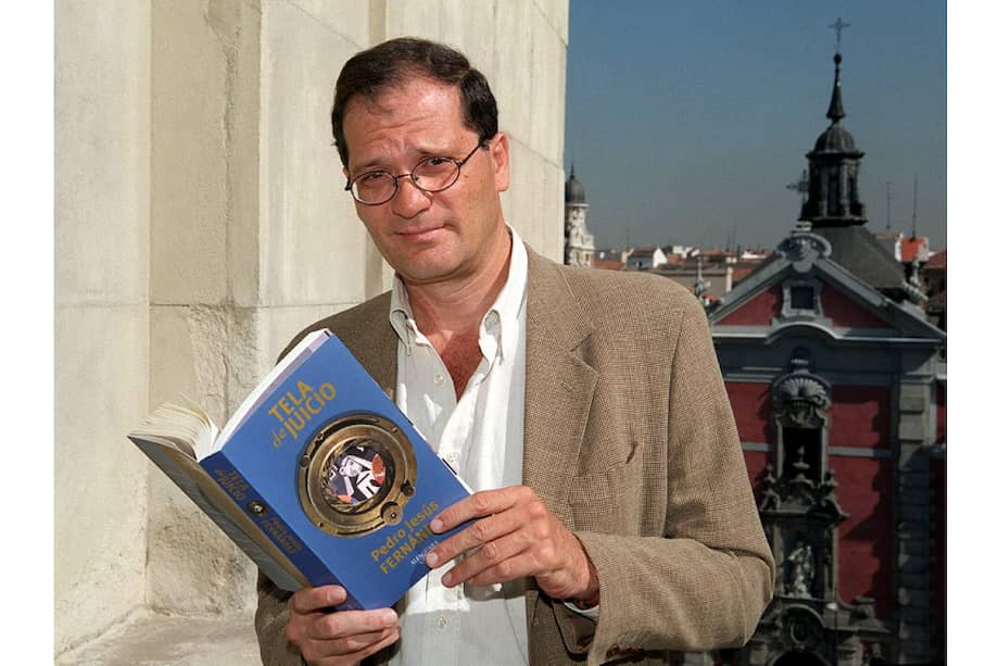 Pedro Jesús Fernández, con su novela "Tela de juicio", en Madrid.