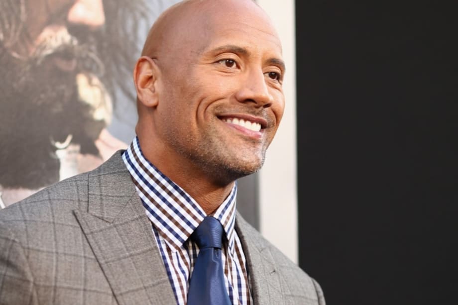 El antiguo luchador dió un giro a su carrera al convertirse en actor. Consigue más de 1 millón de dólares por publicación.