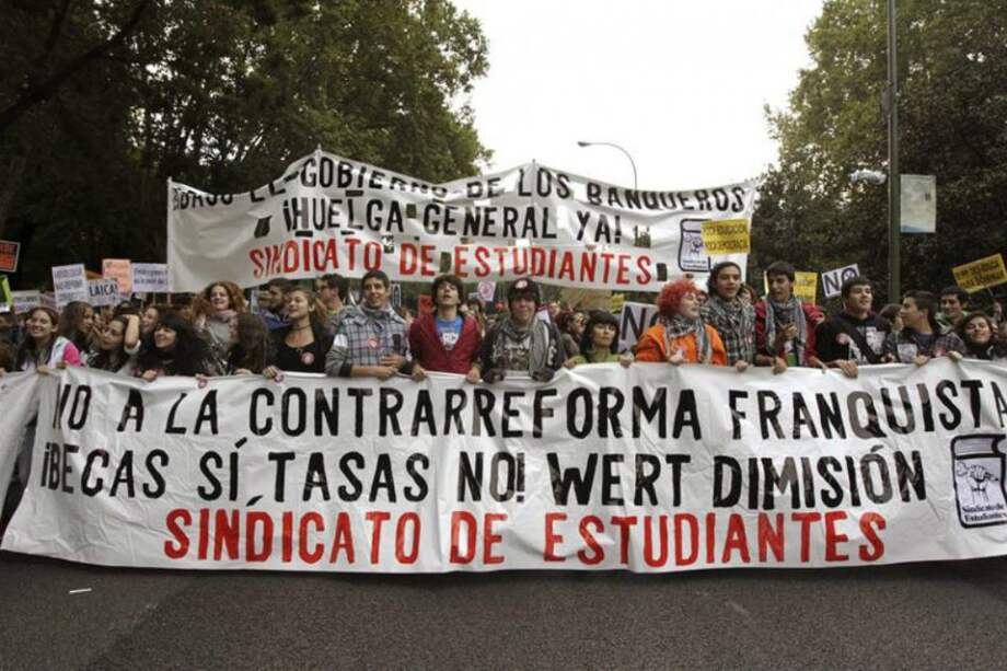 Miles de personas protestan en España contra reforma de Educación
