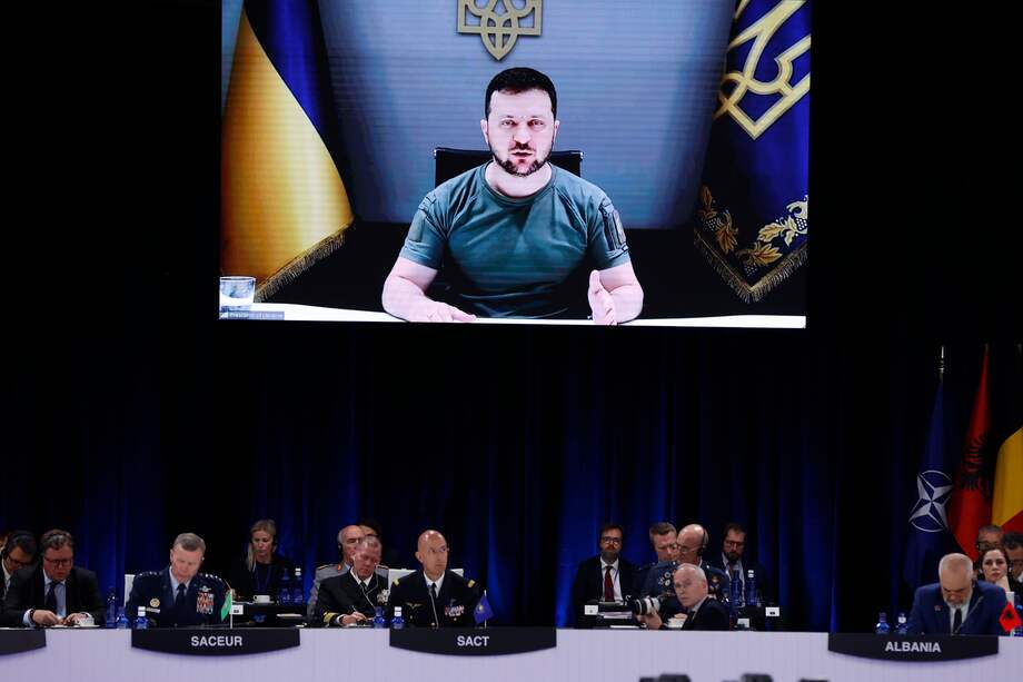 El presidente del Ucrania, Volodimir Zelenski, intervino por videoconferencia en la primera jornada de la cumbre de la OTAN, que se celebra en el recinto de Ifema, en Madrid.