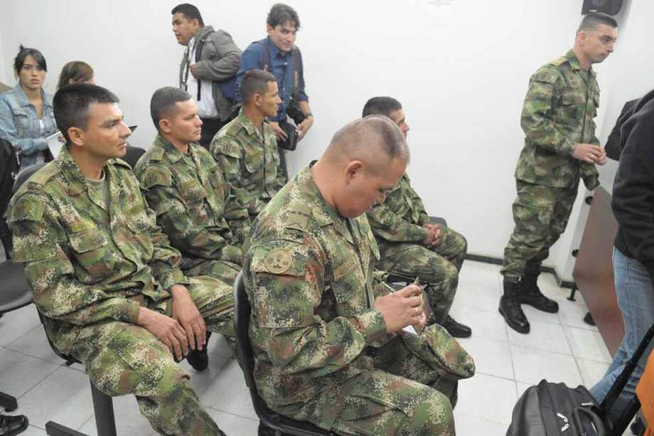 Una de las principales críticas al fuero militar se debe a la posibilidad de que los juicios a militares por falsos positivos los asuma la justicia castrense.