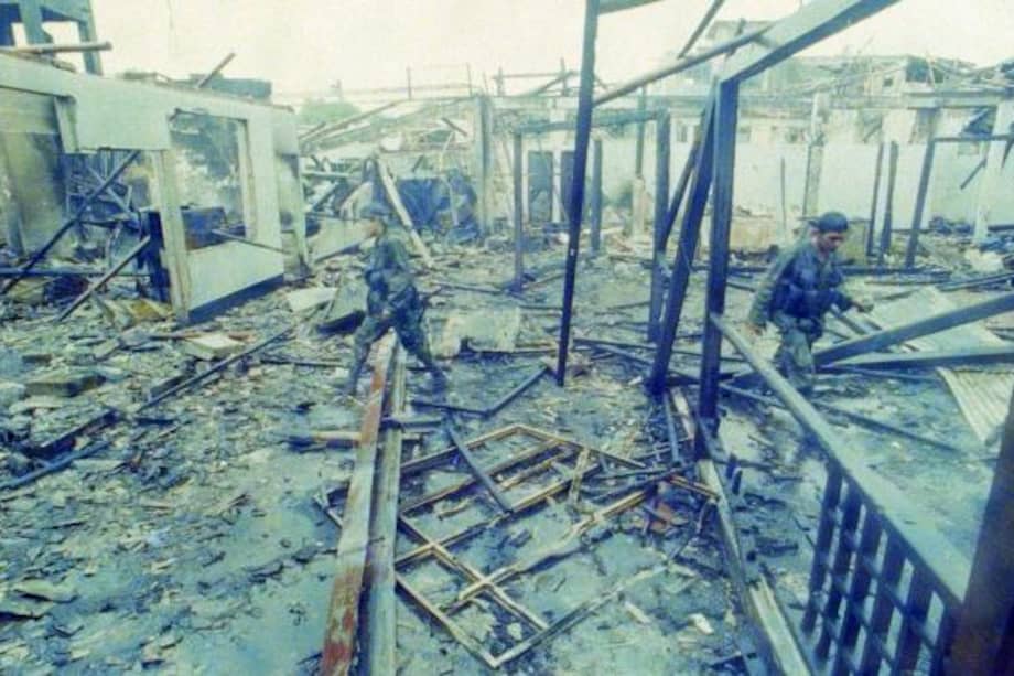 Imagen de Mitú, luego de la toma guerrillera del 1º de noviembre de 1998 / Archivo El Espectador.