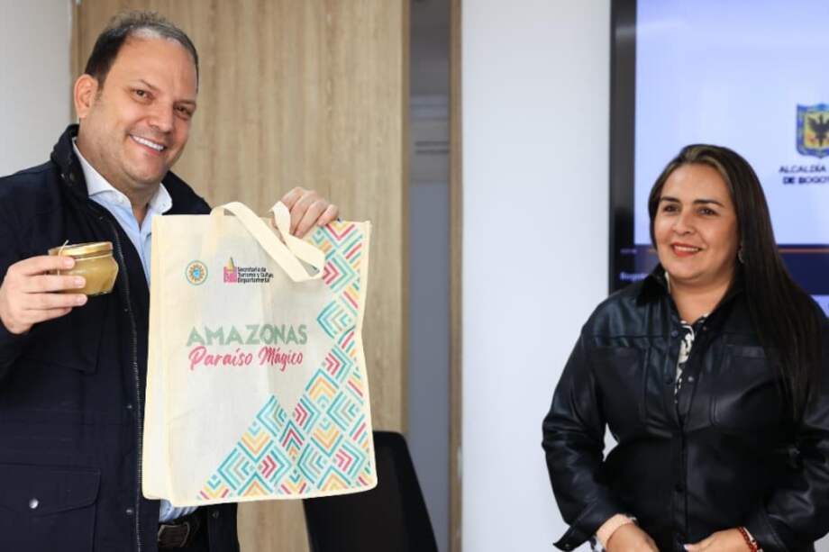 La secretaria de turismo de la Gobernación del Amazonas y el IMCT firmaron un memorando de entendimiento con el departamento del Amazonas para adelantar acciones que potencien el turismo de ambos destinos.