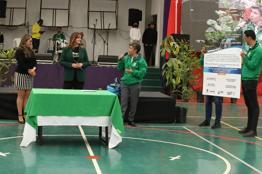 Alcaldía y Gobernación firman convenio para Pago por Servicios Ambientales Bogotá-Región.