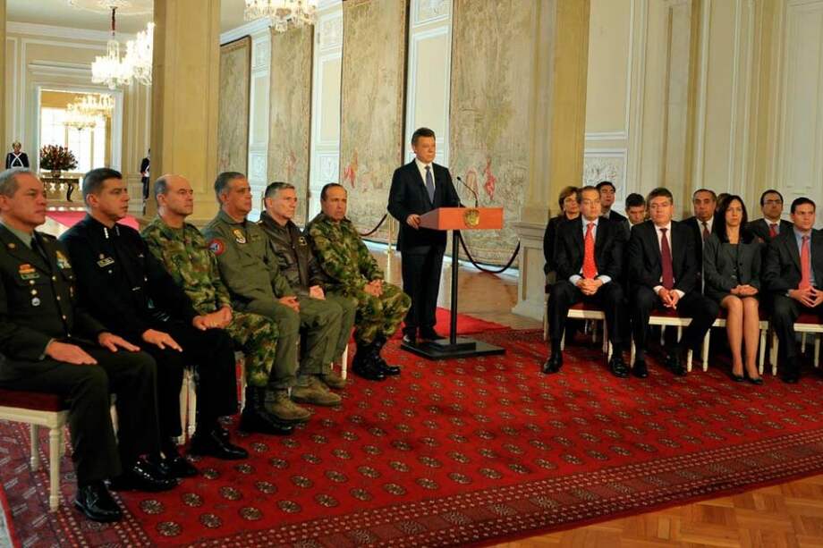 El presidente Juan Manuel Santos y su cúpula militar./ EFE