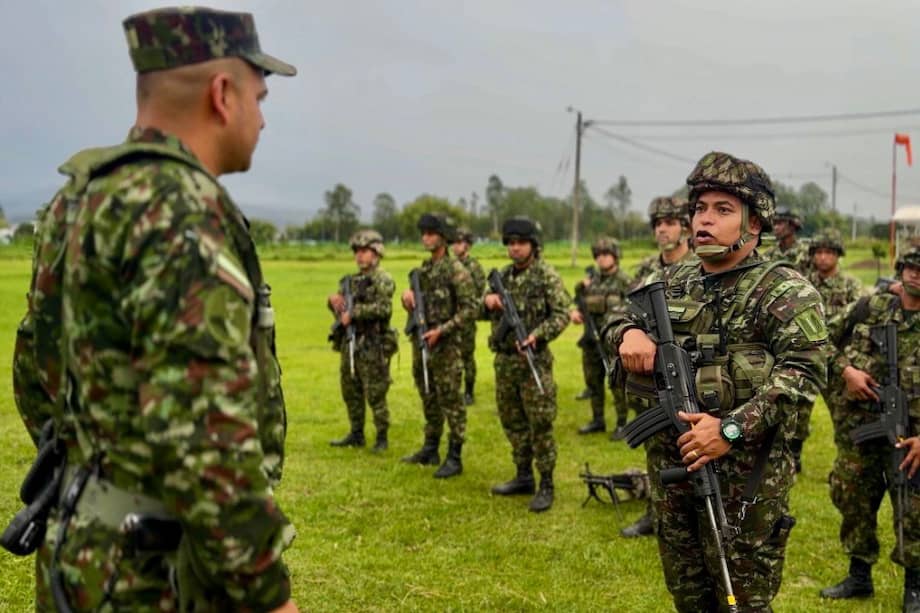 El Ejército Nacional matiene un despliegue aéreo y terrestre. Hasta ahora, las autoridades indígenas reportan la muerte de, al menos, 10 personas y más de 30 heridos.