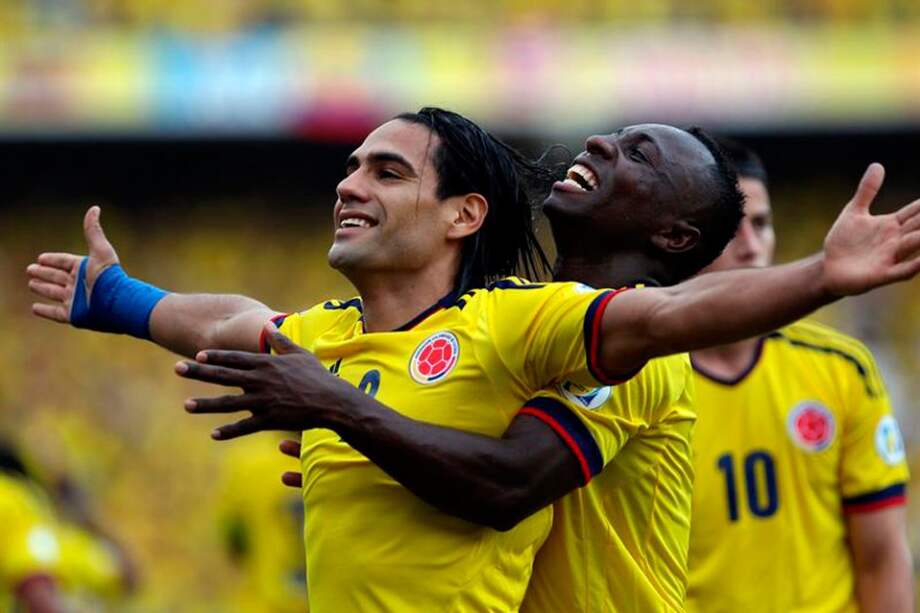 El jugador del Atlético Madrid, pone en ventaja a Colombia. / AFP