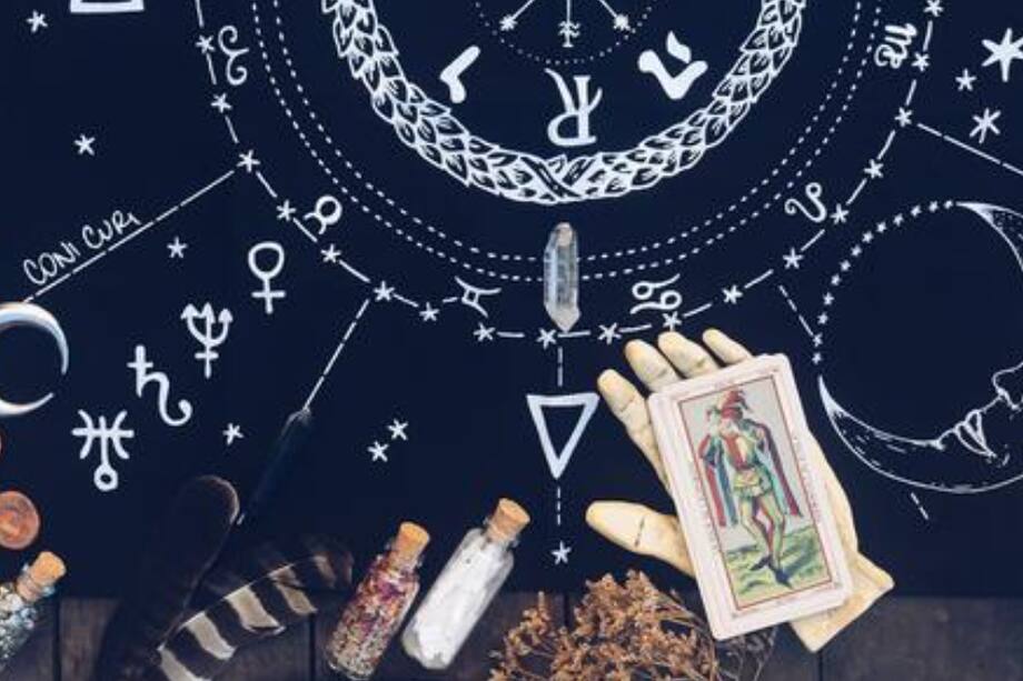 LIBRA: De cara al espejo, usted se preguntará que ve más allá de su fisonomía… Detrás de la indiferencia -pareciera que no le preocupara lo que pasa en el mundo- está su clamor, a la espera de que las cosas mejoren, que no haya más guerras ni desatinos; sus arrugas muestran a una persona que se conmueve.