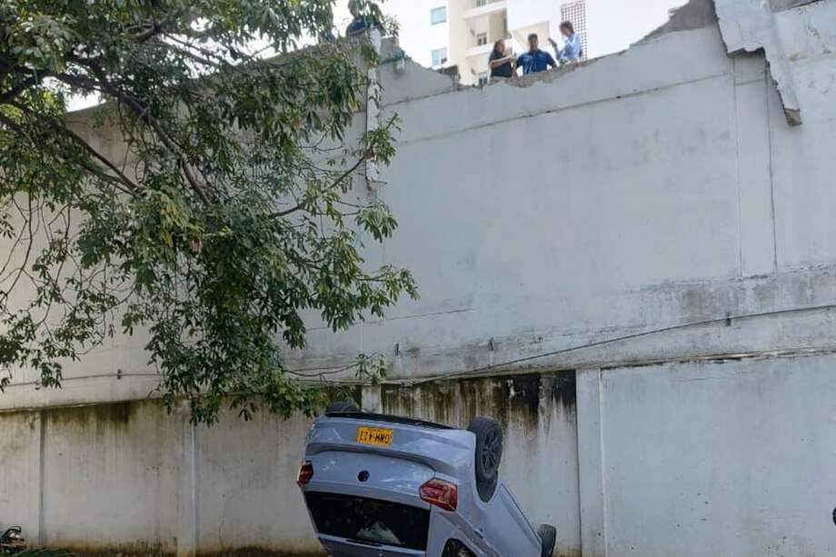 La mujer tuvo lesiones leves en la pierna izquierda.