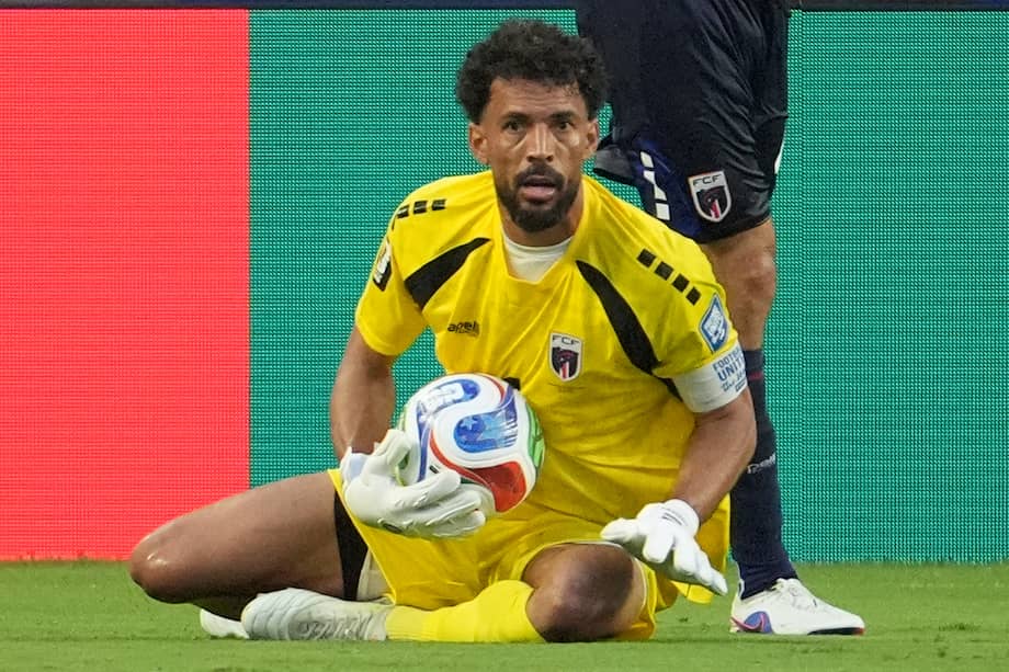 Vozinha ha construido una carrera de más de dos décadas, durante la cual ha jugado en varios clubes de Cabo Verde, Moldavia, Eslovaquia, Chipre y Portugal.