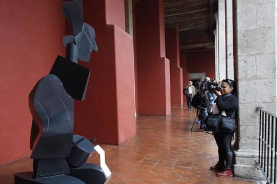 En "José Luis Cuevas y su colección a 25 años", homenaje al artista mexicano, se exhiben piezas como "El tamborilero de Alcázar", en la foto. / EFE