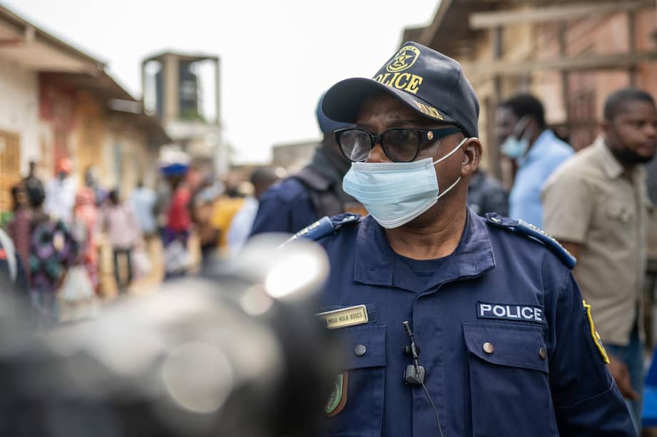 Imagen de referencia. La policía ha supervisado la desinfección de espacios públicos en la República Democrática del Congo.