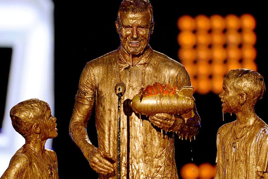 David Beckham y sus hijos se ‘bañaron en oro’