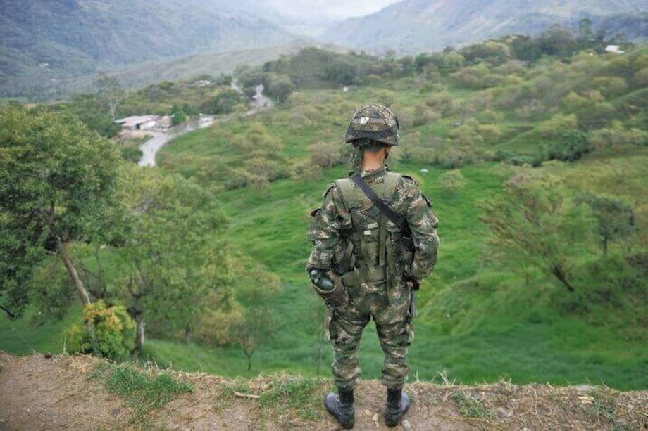De acuerdo con el Ejército, los soldados fueron obligados a despojarse de sus uniformes y vestirse con ropa civil antes de ser trasladados a un lugar desconocido.
