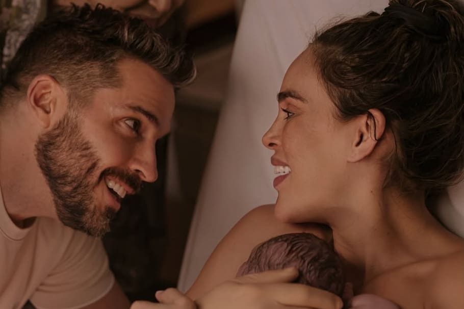 Damián Pasquini y Sara Corrales reciben a su hija Mila.