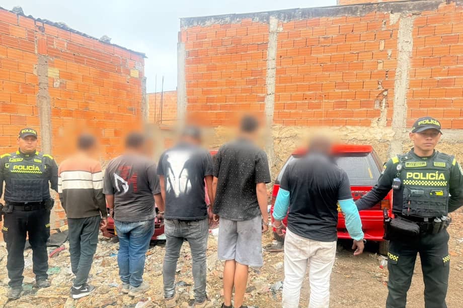 El procedimiento se realizó en el barrio Paraíso, luego de que la comunidad alertara sobre la presencia de varios automotores sospechosos en un lote utilizado como parqueadero informal.