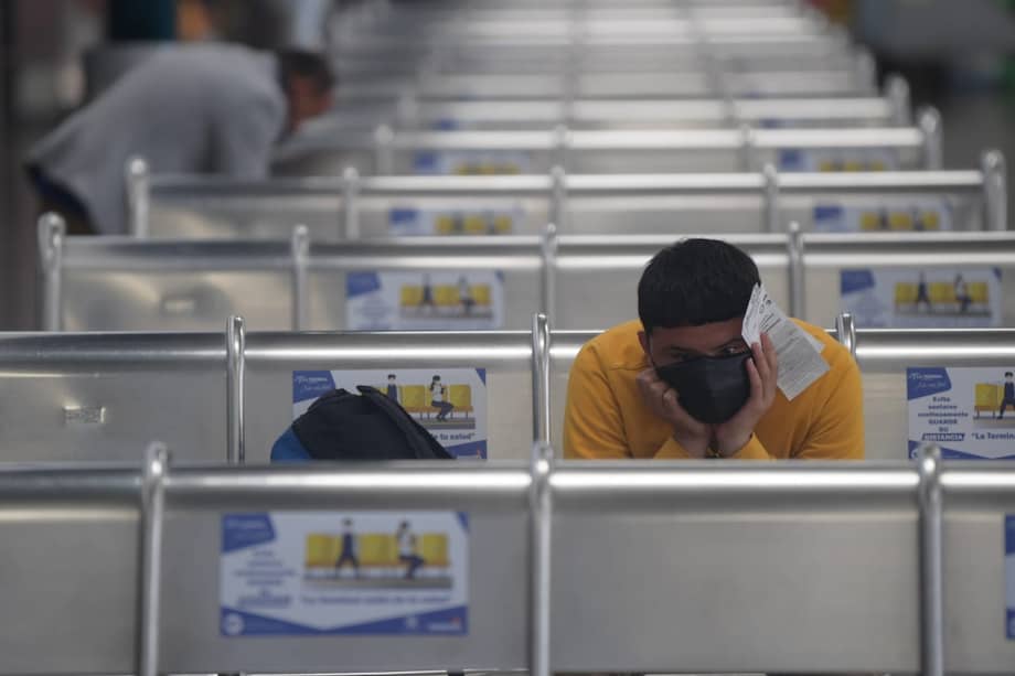 En la terminal se acondicionó un área de cuarentena y aislamiento, a la que serán llevadas las personas que presenten algún síntoma de coronavirus. En este lugar quedarán a disposición de personal de la Secretaría de Salud.