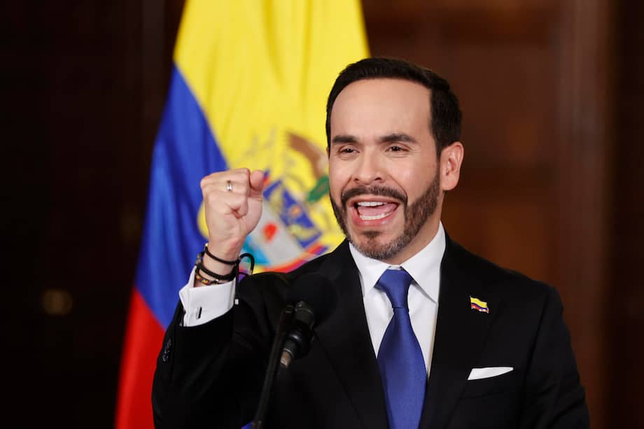 El presidente de Colombia, Abelardo de la Espriella, habla este martes en una rueda de prensa desde el Palacio de San Carlos.