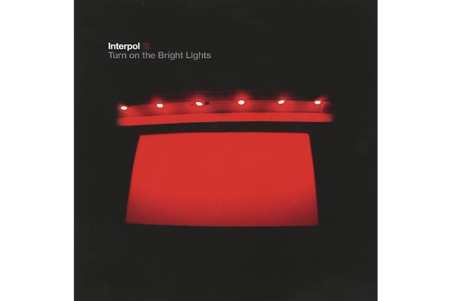 "Pero el álbum también tiene texturas alegres. Momentos de excitación que enriquecen el estilo: Say Hello to the Angels es una joya que genera un raudal de sensaciones: la posibilidad del amor, lo cool de la seducción, la ambigüedad -otra vez- de la dedicación: “This is a concept/ This is a bracelet/ This isn't no intervention”."