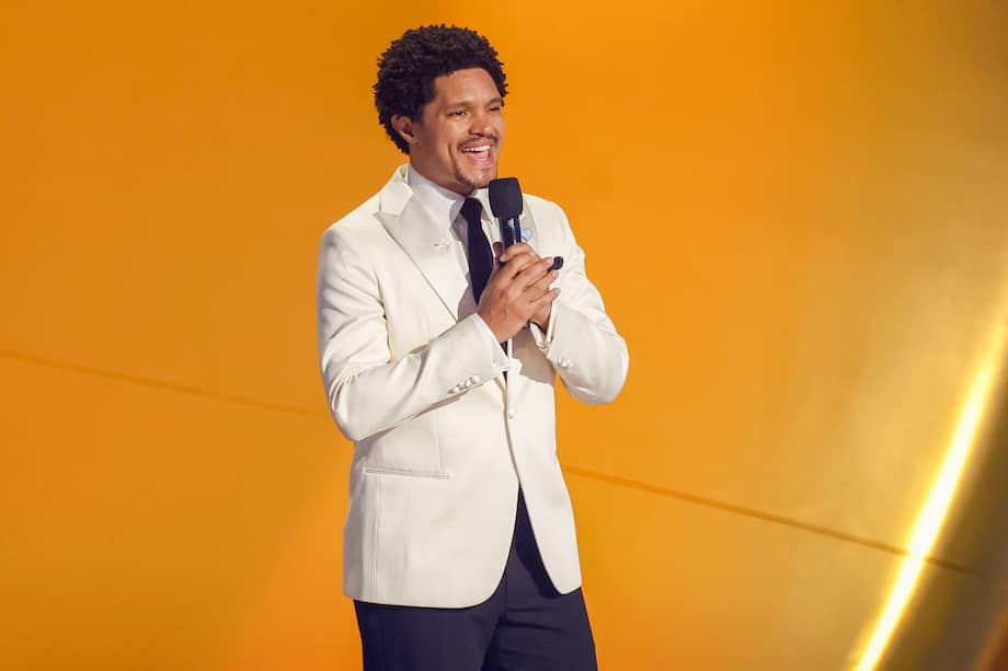 Trevor Noah habla durante la 67ª ceremonia anual de los Premios Grammy en el Crypto.com Arena de Los Ángeles, California, EE.UU.