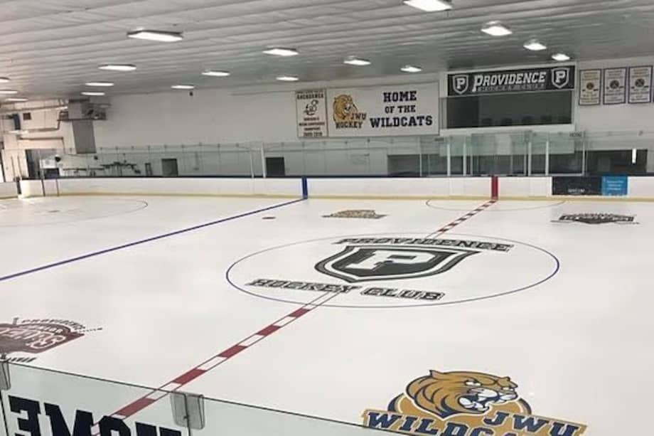 Fotografía de referencia de la pista de hockey donde ocurrió el tiroteo el 16 de febrero, tomada de la cuenta de X @Skint_Eastwood1.