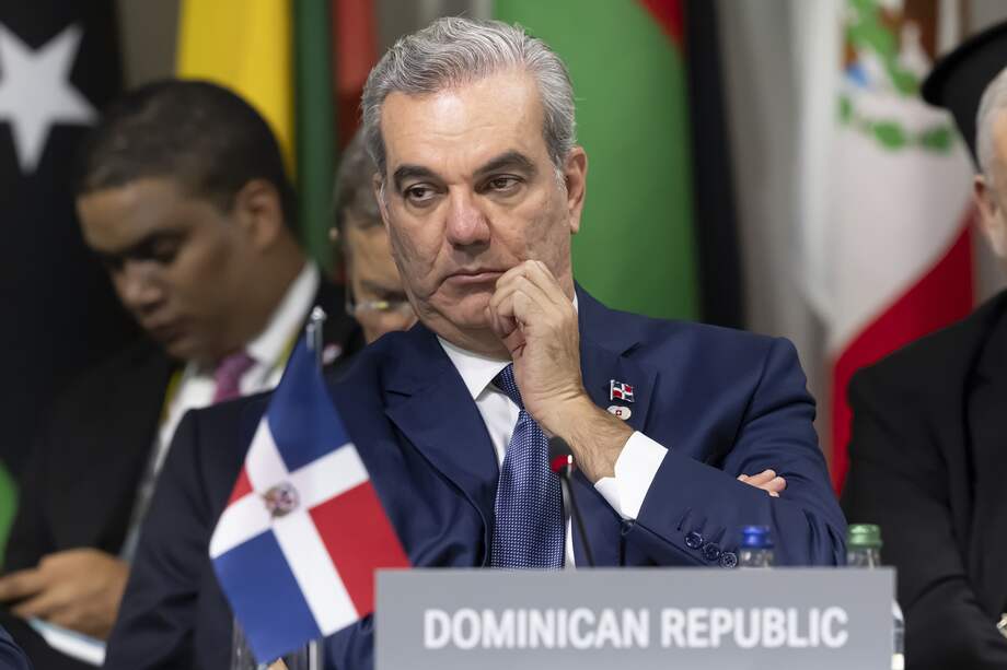 El presidente de República Dominicana, Luis Rodolfo Abinader , asiste a la sesión plenaria durante la Cumbre sobre la paz en Ucrania en Stansstad, cerca de Lucerna, Suiza, el 16 de junio de 2024.