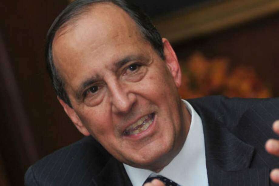 Minagricultura pide a emisor acelerar compra de dólares contra revaluación