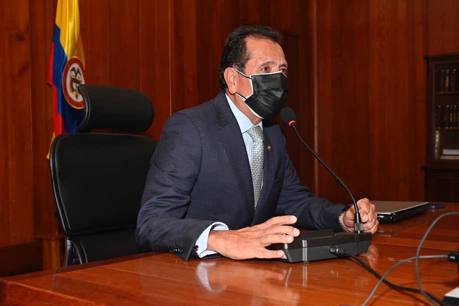 Carlos Enrique Moreno Rubio es abogado de la Universidad Libre.